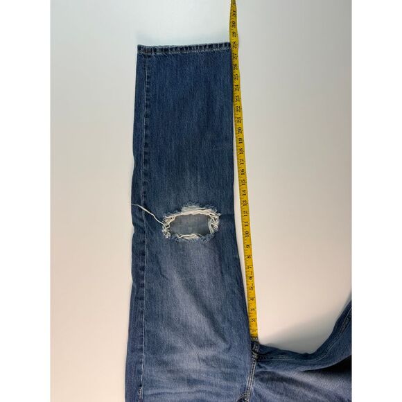 Levi's Low Pro Straight Jeans Medium Wash Distressed Knees Denim Size 32 - Picture 6 of 7